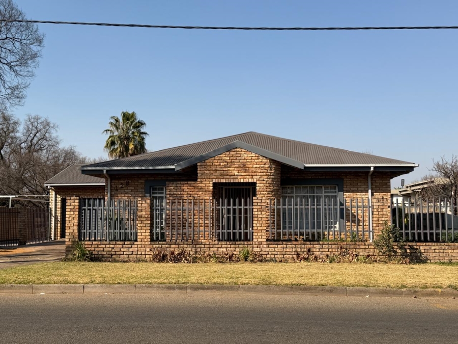 3 Bedroom Property for Sale in Miederpark North West